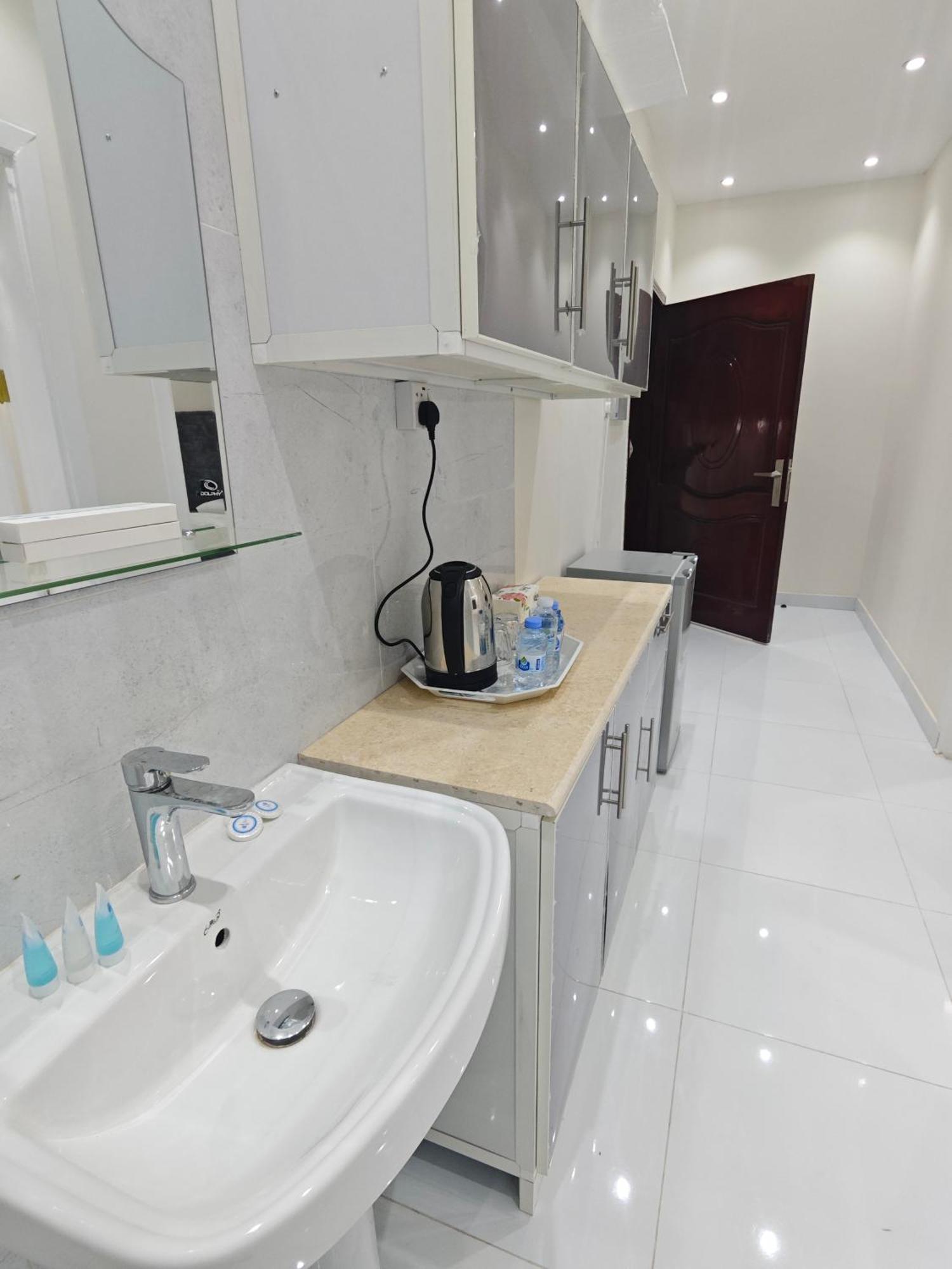Yaqoot Al Madina Suites Al Awali Zewnętrze zdjęcie